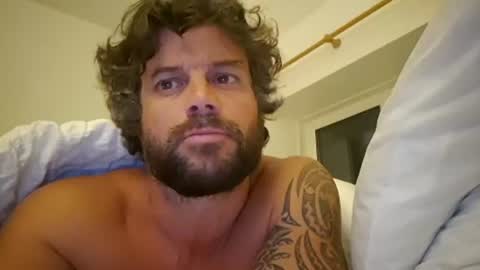 Snapshot of pete_le_meat chatting on June 19, 2026, 12:37 am pete_le_meat online show from June 19, 2026, 12:37 am