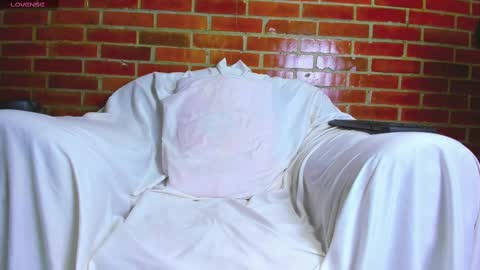 Snapshot of petite_amor chatting on February 10, 2025, 7:17 pm petite_amor online show from February 10, 2025, 7:17 pm