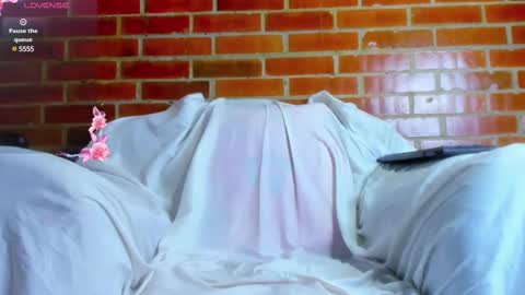 Snapshot of petite_amor chatting on February 16, 2025, 11:05 pm petite_amor online show from February 16, 2025, 11:05 pm