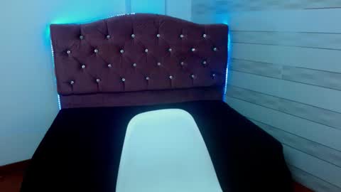 petite online show from October 29, 2025, 6:53 pm