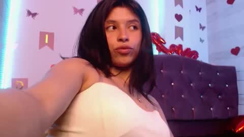 petite online show from November 7, 2025, 4:29 pm