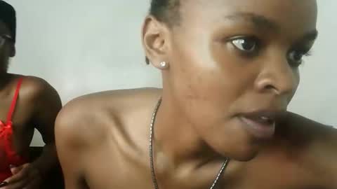 Snapshot of petite_jenn_ chatting on April 24, 2026, 2:52 pm mimi online show from April 24, 2026, 2:52 pm