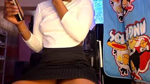 Petite loverr online show from July 6, 2026, 6:10 am