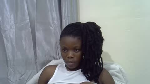 petite_melan online show from November 19, 2025, 7:36 pm