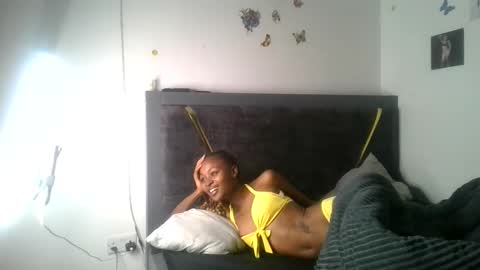 Snapshot of petite_queen69 chatting on June 6, 2026, 6:01 pm petite_queen69 online show from June 6, 2026, 6:01 pm