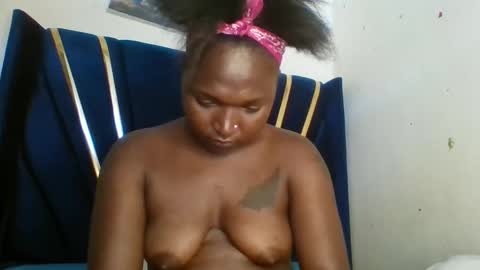 petite_shan online show from April 6, 2026, 7:42 am