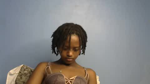 petite_star2 online show from February 2, 2026, 12:48 pm