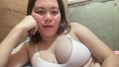 Snapshot of petiteasian_angel chatting on May 13, 2026, 9:39 am Hanna online show from May 13, 2026, 9:39 am
