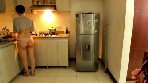 Snapshot of petitee_lunna chatting on June 6, 2026, 11:53 pm Lunna online show from June 6, 2026, 11:53 pm