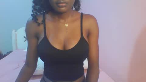 Snapshot of petiteediva chatting on June 5, 2026, 2:29 am diva online show from June 5, 2026, 2:29 am