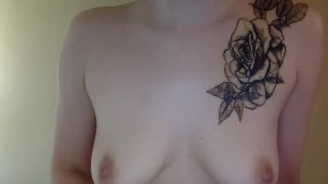 petitegirl467 online show from April 26, 2026, 8:39 pm