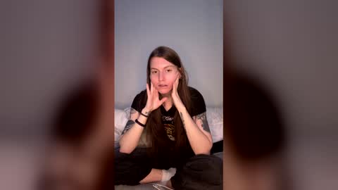Snapshot of petiteratt chatting on March 27, 2026, 11:26 pm I am very new and dont know what im doing lol online show from March 27, 2026, 11:26 pm