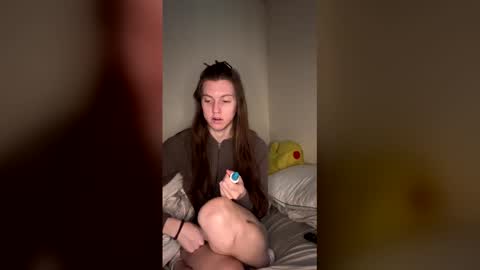 Snapshot of petiteratt chatting on April 2, 2026, 7:44 pm I am very new and dont know what im doing lol online show from April 2, 2026, 7:44 pm