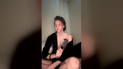 Snapshot of petiteratt chatting on April 4, 2026, 7:55 pm I am very new and dont know what im doing lol online show from April 4, 2026, 7:55 pm