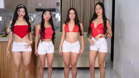 Sara Emma and Nahomy online show from October 16, 2025, 1:56 pm