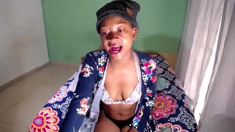 petitesammy online show from April 12, 2026, 10:31 am