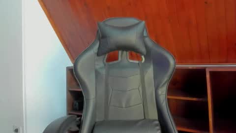 Snapshot of petitesophi chatting on January 5, 2026, 5:27 pm Sofa online show from January 5, 2026, 5:27 pm