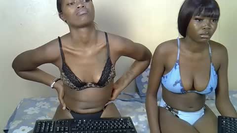 Snapshot of petitesugar chatting on February 28, 2026, 10:11 pm Sugar online show from February 28, 2026, 10:11 pm