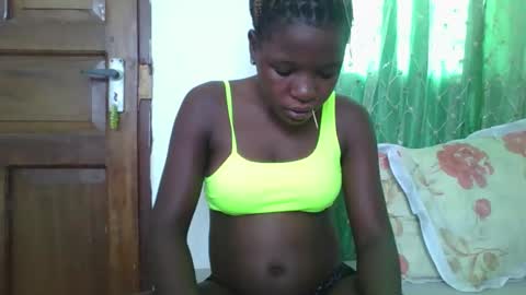 Snapshot of petitesweetchiq chatting on February 2, 2026, 7:51 am petitesweetchiq online show from February 2, 2026, 7:51 am