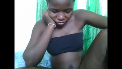 Snapshot of petitesweetchiq chatting on February 7, 2026, 10:41 am petitesweetchiq online show from February 7, 2026, 10:41 am