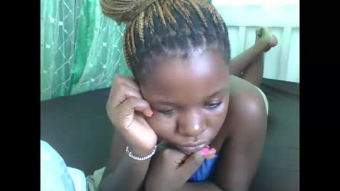 Snapshot of petitesweetchiq chatting on February 13, 2026, 8:54 am petitesweetchiq online show from February 13, 2026, 8:54 am