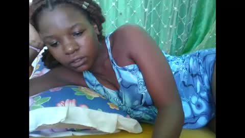 Snapshot of petitesweetchiq chatting on February 22, 2026, 8:02 am petitesweetchiq online show from February 22, 2026, 8:02 am