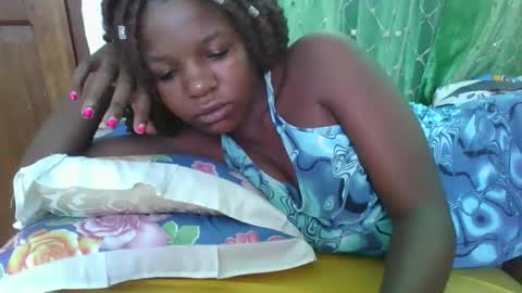 Snapshot of petitesweetchiq chatting on February 23, 2026, 8:22 am petitesweetchiq online show from February 23, 2026, 8:22 am