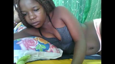 Snapshot of petitesweetchiq chatting on February 24, 2026, 8:34 am petitesweetchiq online show from February 24, 2026, 8:34 am