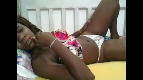Snapshot of petitesweetchiq chatting on March 5, 2026, 8:05 pm petitesweetchiq online show from March 5, 2026, 8:05 pm