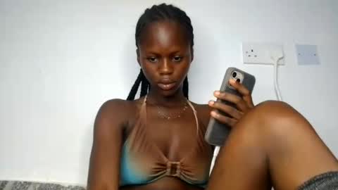 Snapshot of petitgirl88 chatting on June 16, 2026, 5:21 am petitgirl88 online show from June 16, 2026, 5:21 am