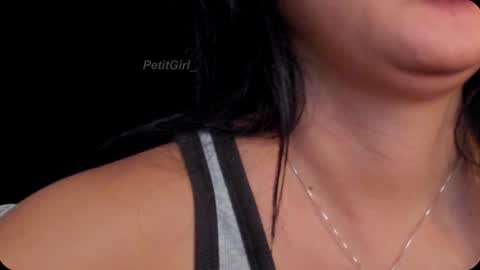 Snapshot of petitgirl_ chatting on December 29, 2024, 1:38 pm  J A S S  online show from December 29, 2024, 1:38 pm