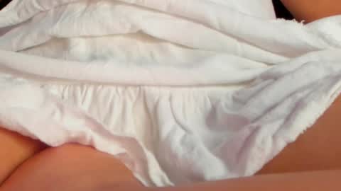 Snapshot of petitgirl_ chatting on February 7, 2025, 8:20 pm  J A S S  online show from February 7, 2025, 8:20 pm