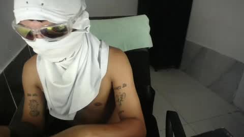 petty_boy777 online show from April 30, 2026, 2:40 am