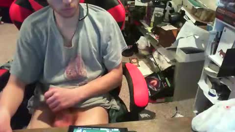Snapshot of phantm420__ chatting on January 14, 2025, 2:40 am phantm420__ online show from January 14, 2025, 2:40 am