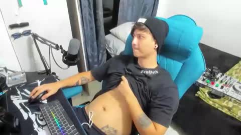 Snapshot of philip_dj chatting on February 11, 2026, 2:49 am philip_dj online show from February 11, 2026, 2:49 am