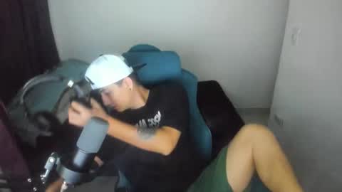 Snapshot of philip_dj chatting on April 13, 2026, 9:04 am philip_dj online show from April 13, 2026, 9:04 am