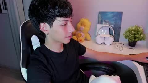 Phil.   INDEPENDENT MODEL online show from September 13, 2025, 1:38 am