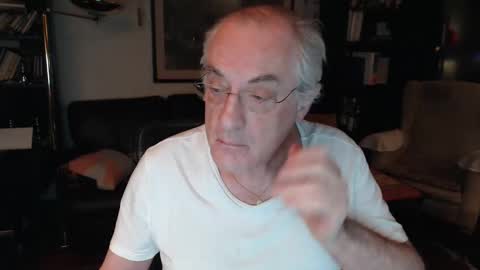 Snapshot of philoumis2 chatting on December 5, 2024, 11:51 pm Philippe online show from December 5, 2024, 11:51 pm