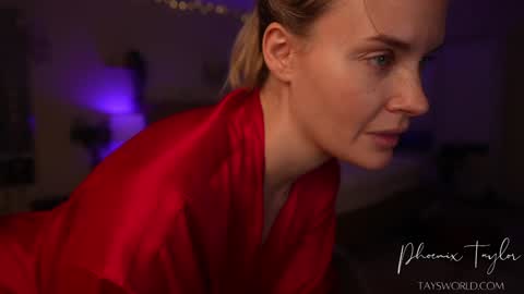 Snapshot of phoenix_taylor chatting on November 5, 2025, 1:27 am PHOENIX TAYLOR online show from November 5, 2025, 1:27 am