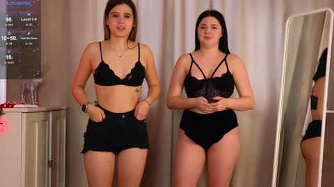 Snapshot of phyllisheart chatting on January 14, 2025, 11:31 am Lora black and Lili blonde welcome you here online show from January 14, 2025, 11:31 am