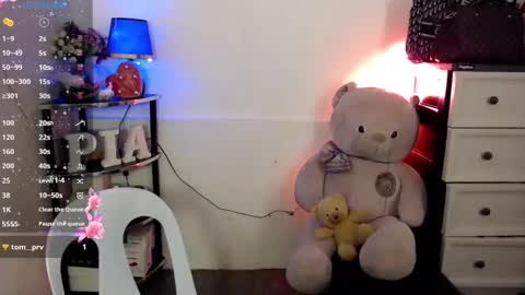 Pia online show from February 6, 2025, 1:10 pm