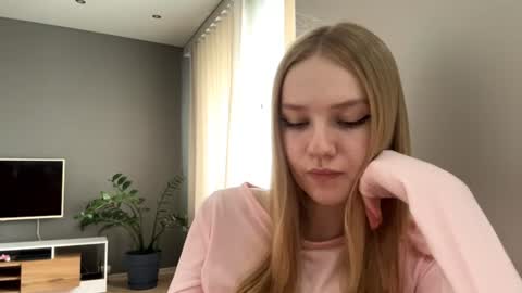 Snapshot of piastonesifer chatting on June 12, 2026, 11:14 pm Kristie online show from June 12, 2026, 11:14 pm