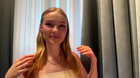 Snapshot of piastonesifer chatting on July 5, 2026, 6:15 pm Kristie online show from July 5, 2026, 6:15 pm