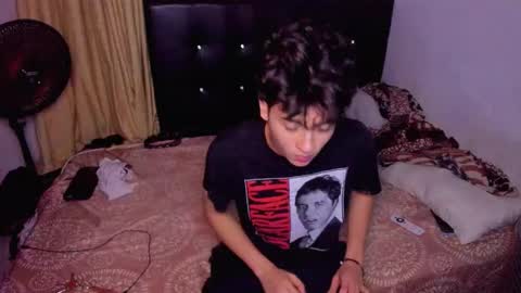 picaszomilos350 online show from February 9, 2026, 5:11 am