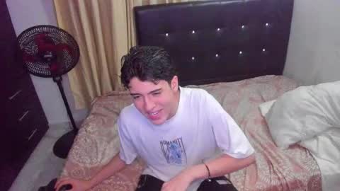 picaszomilos350 online show from February 12, 2026, 5:13 am