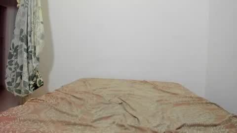 picaszomilos350 online show from April 16, 2026, 5:08 am