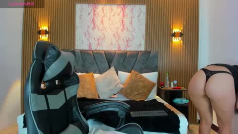 Your virtual goddess Luna  online show from September 19, 2025, 9:37 pm