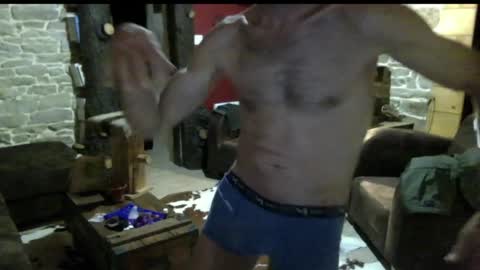 Snapshot of pierrohhh chatting on April 18, 2026, 7:58 pm pierrohhh online show from April 18, 2026, 7:58 pm