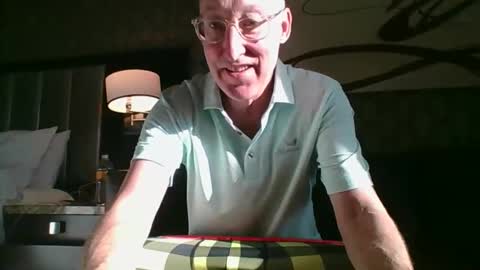 Snapshot of piethomas chatting on November 9, 2025, 4:16 pm PieSunshine online show from November 9, 2025, 4:16 pm