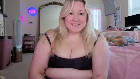 Piggy Rose online show from April 18, 2026, 4:55 pm